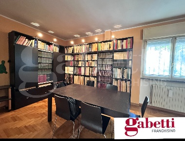 Foto Appartamento in Via Tassera snc, Erba Centro di 160 m² con 5 locali