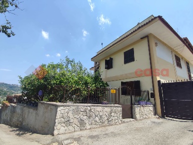 Foto Villa unifamiliare in Montagna Spaccata, Napoli Pianura di 250 m²
