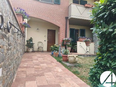Foto Villa a schiera in Via Campriana 46, Quarrata Centro di 180 m²