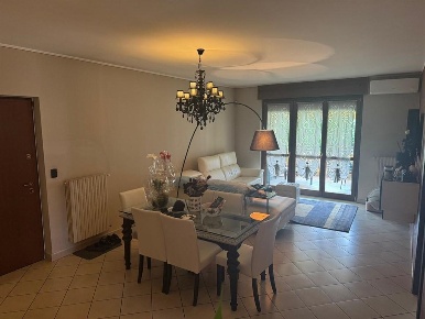 Foto Appartamento in Strada Genova, Moncalieri Aje di 163 m² con 6 locali