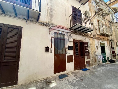 Foto Appartamento in Vicolo Giardinelli Ai Tartari, Palermo Kalsa di 93 m²