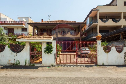 Foto Villa singola in Via Monsignore Bonaventura Secusio, Catania di 200 m²