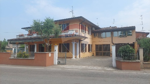 Foto Villa singola in Via Ghedi, Bagnolo Mella Centro di 321 m² in vendita