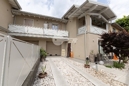 Foto Villa bifamiliare in VIA MOLINO SOPRA, Ghedi Centro di 125 m²