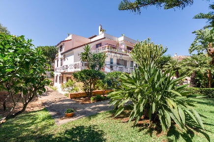 Foto Appartamento in Via Ugo Betti, Palermo Cardillo di 231 m² con 6 locali