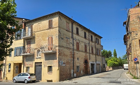 Foto Appartamento in Via Orvieto 2, Perugia di 160 m² con 8 locali