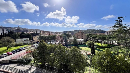 Foto Appartamento a Perugia di 161 m² con 5 locali in vendita