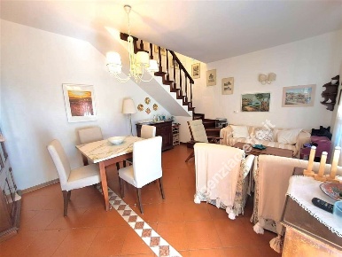 Foto Villa a schiera a Massa Marina di Massa Centro di 70 m² con 4 locali