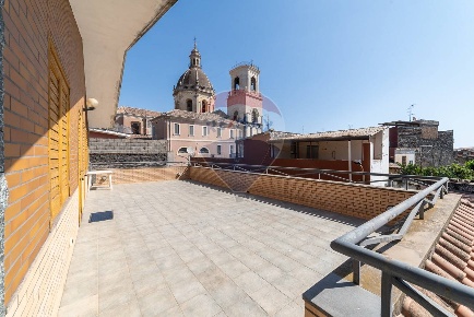 Foto Appartamento in via carcara, Aci Catena Centro di 126 m² con 3 locali