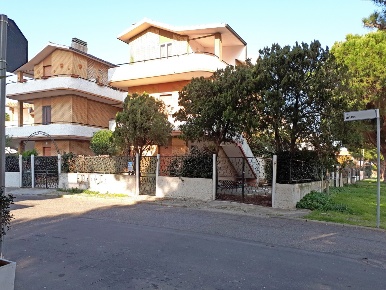 Foto Villa unifamiliare in via Enea 4, Tarquinia Lido di Tarquinia di 60 m²