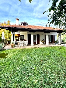 Foto Villa unifamiliare in viale Olinto Marinelli 23, Tarcento in vendita