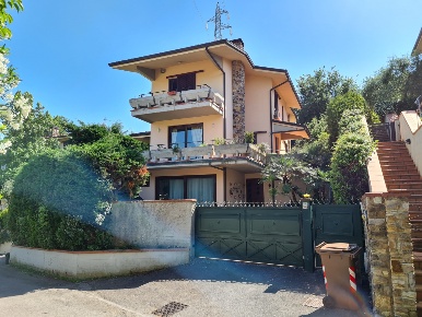 Foto Villa unifamiliare a Buggiano di 270 m² in vendita