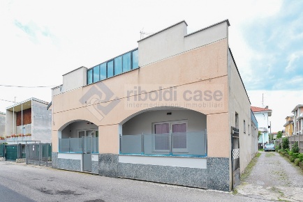 Foto Appartamento in VIA LOMBARDIA, Cabiate di 200 m² con 4 locali