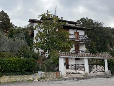 Foto Villa bifamiliare a Gavorrano di 200 m² con 6 locali in vendita