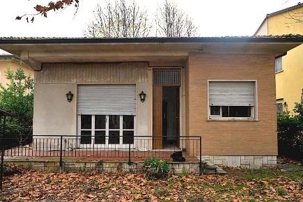 Foto Villa unifamiliare in Piazza Villeparisis, Forte dei Marmi di 90 m²
