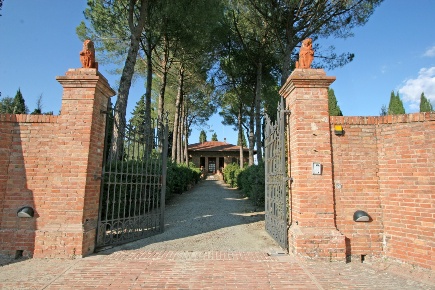 Foto Villa unifamiliare a San Gimignano di 850 m² con 18 locali in vendita
