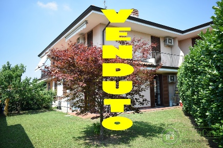 Foto Villa a schiera in via manzoni, Cavenago di Brianza di 173 m²