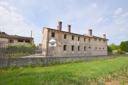 Foto Villa a schiera a Asolo Centro di 155 m² con 4 locali in vendita