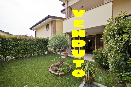 Foto Appartamento in via vallazze, Cavenago di Brianza di 111 m² in vendita