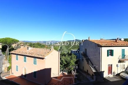 Foto Villa bifamiliare a Manciano di 240 m² con 9 locali in vendita