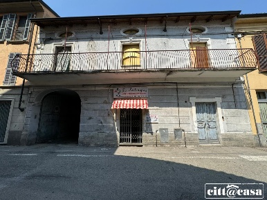 Foto Appartamento a Crescentino Centro di 150 m² con 4 locali in vendita