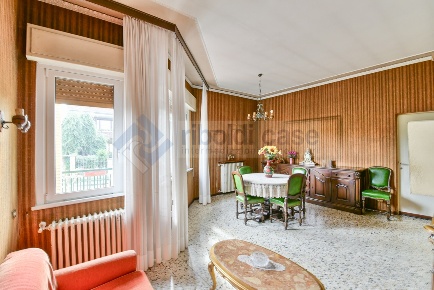 Foto Villa unifamiliare in VIALE REPUBBLICA, Cabiate di 320 m² con 5 locali