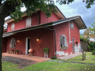 Foto Villa bifamiliare in via viani, Forte dei Marmi Vittoria Apuana