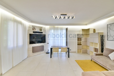 Foto Villa unifamiliare in VIA DA VINCI, Cabiate di 190 m² con 5 locali