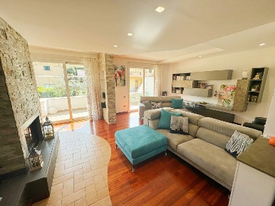 Foto Villa bifamiliare in VIA MARCONI, Gavorrano di 275 m² con 6 locali