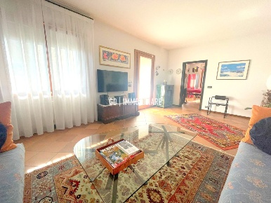 Foto Appartamento a Caerano di San Marco Centro di 180 m² con 4 locali