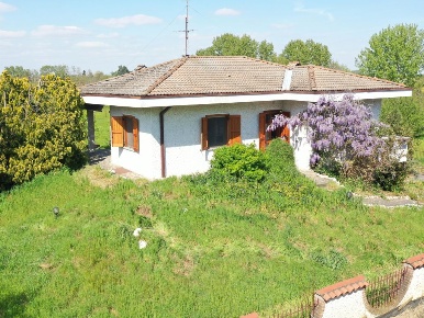 Foto Villa unifamiliare a San Colombano al Lambro di 350 m² con 12 locali