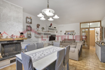 Foto Appartamento in via Pescopagano, Monte San Savino Centro di 115 m²