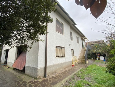 Foto Villa unifamiliare a Gavorrano di 200 m² con 7 locali in vendita