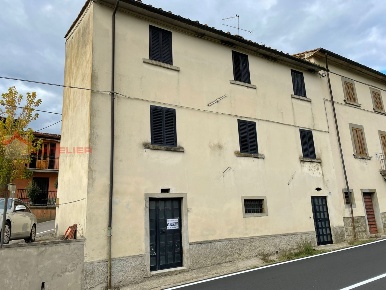 Foto Appartamento a Civitella in Val di Chiana di 215 m² con 10 locali