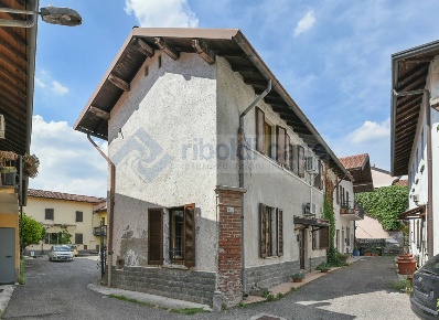 Foto Appartamento a Cabiate di 170 m² con 4 locali in vendita