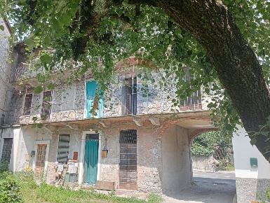Foto Appartamento a Gravellona Toce Centro di 110 m² con 5 locali