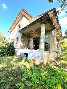 Foto Villa singola a Avella di 500 m² con 8 locali in vendita