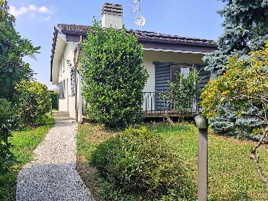 Foto Villa unifamiliare in via parini, Venegono Superiore di 191 m²