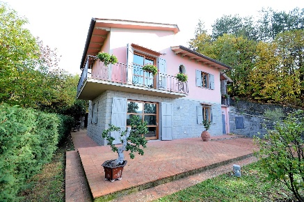 Foto Villa singola a Rufina Pomino di 244 m² con 8 locali in vendita