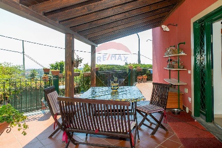 Foto Villa singola in Via Caronda, Viagrande Centro di 198 m² con 4 locali