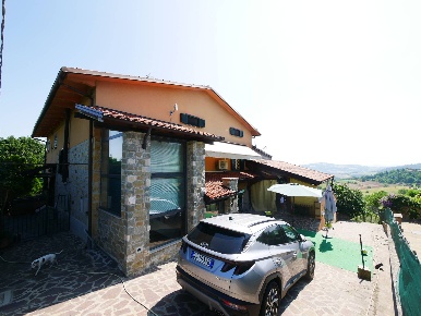 Foto Villa a schiera a Serramazzoni di 180 m² con 7 locali in vendita