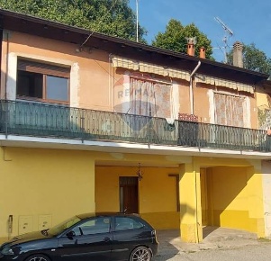 Foto Appartamento in Via Montesanto, Besozzo Centro di 200 m² con 6 locali