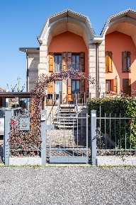 Foto Villa a schiera in Via Ceci, Poviglio Centro di 124 m² con 4 locali