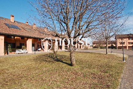 Foto Villa a schiera a Basiglio di 240 m² con 5 locali in affitto