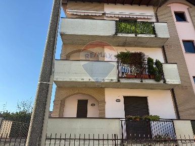 Foto Appartamento in Via Cialdini, San Vittore Olona di 70 m² con 3 locali