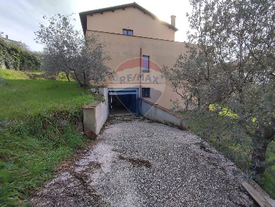 Foto Villa bifamiliare in Via Casaletto - Loc. Pigge, Trevi in vendita