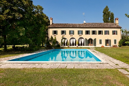 Foto Villa unifamiliare a Quarto d'Altino Centro di 977 m² con 11 locali