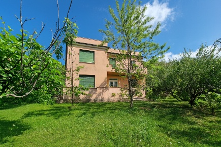 Foto Villa bifamiliare a La Spezia di 110 m² con 5 locali in vendita