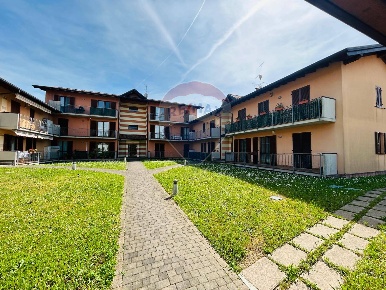 Foto Appartamento in via Aldo Moro, Calusco d'Adda di 47 m² con 2 locali