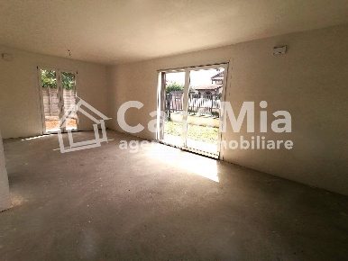 Foto Villa a schiera in via Adamello, Gorla Minore di 150 m² con 4 locali